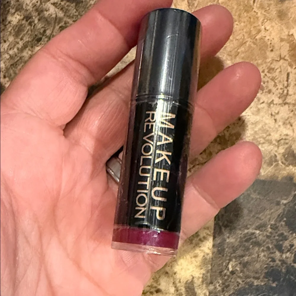 Makeup Revolution Lipstick - Rebel With a Cause